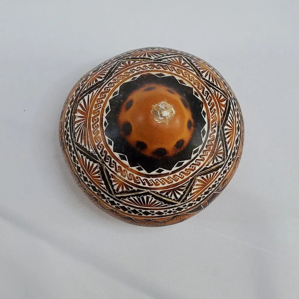 VTG Peruvian Folk Art Hand Carved Gourd w/Lid Trinket Box Whales Fish Sea Life - Picture 8 of 16